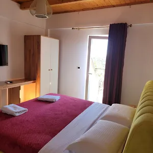 Hotel Lahuta E Vjeter Agroturizem, Lac