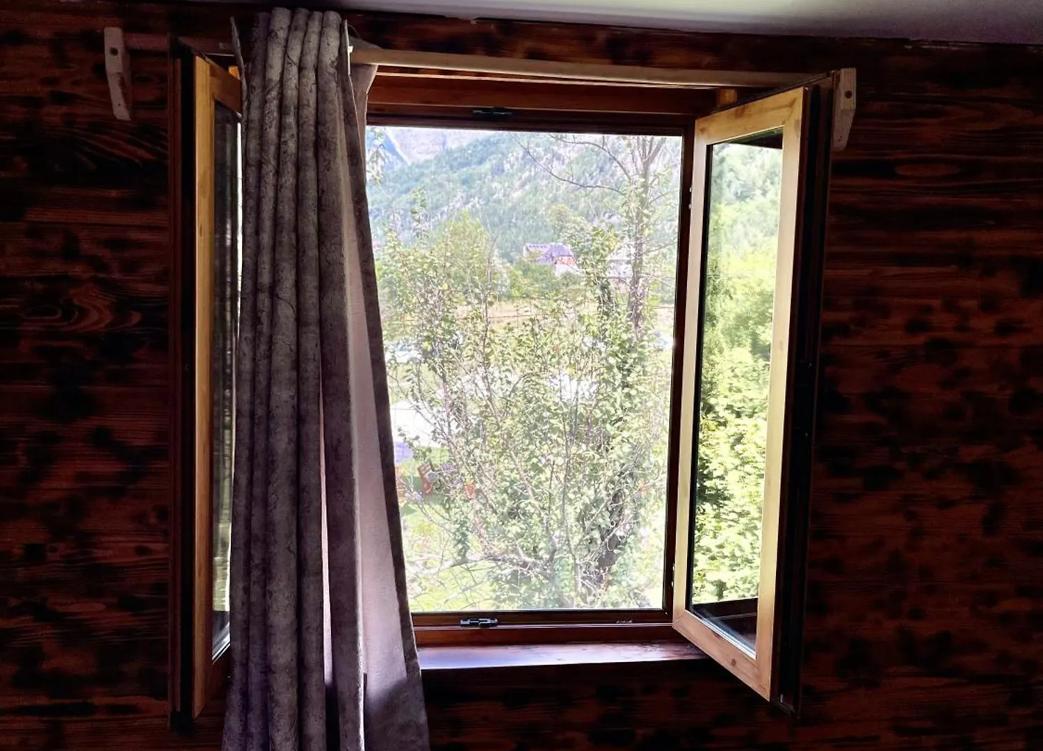 Guest house Bujtina Te Kulla Hotel Grunas