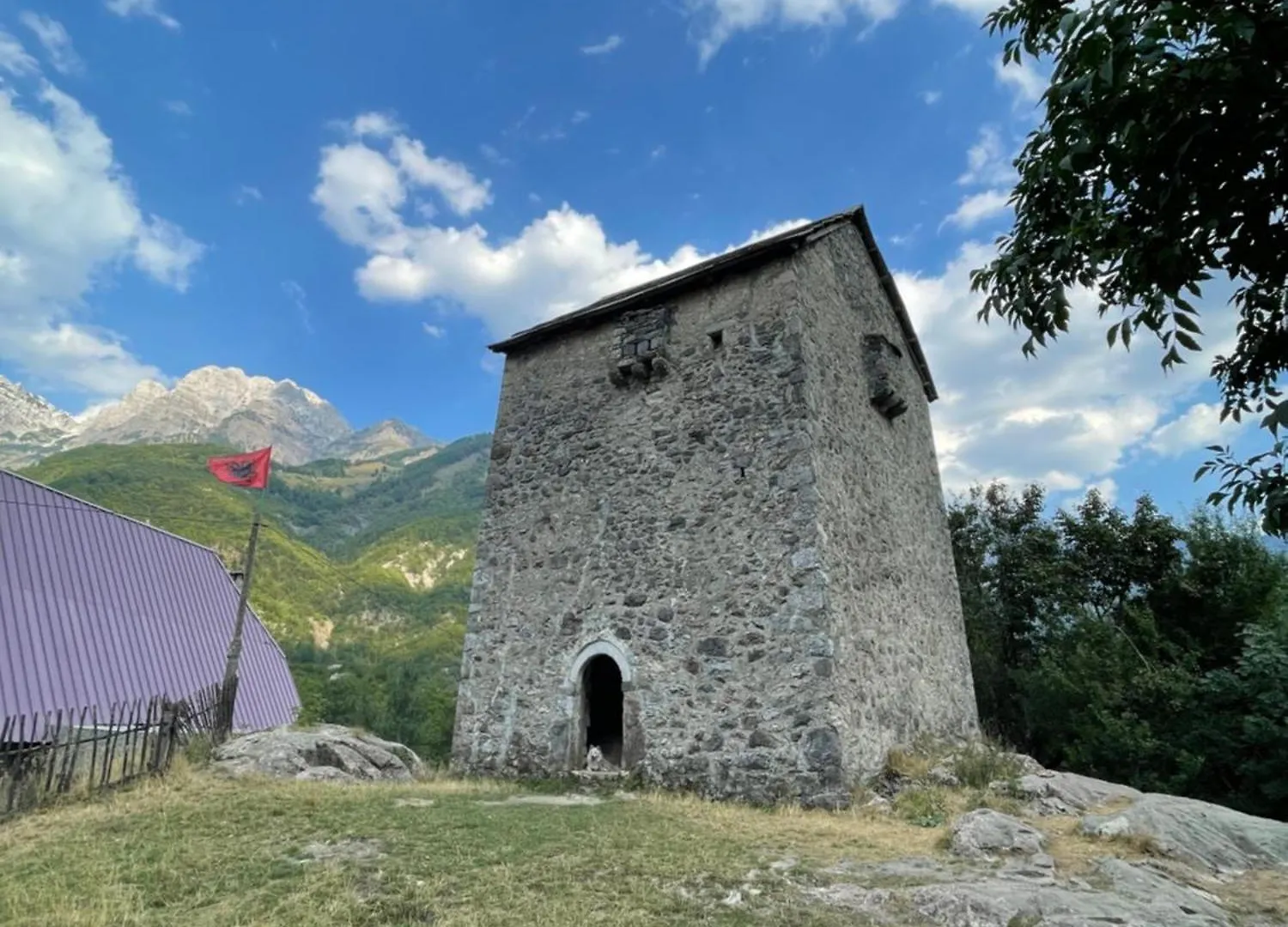 Bujtina Te Kulla Hotel Grunas Guest house